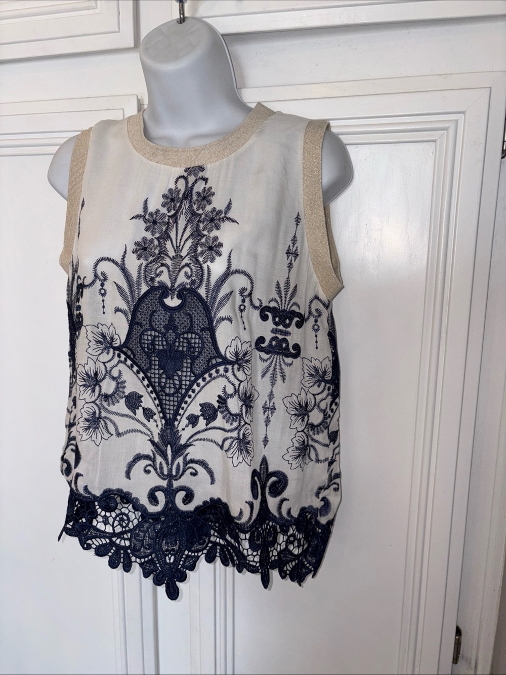 NWT Nicci Made In Italy   Cream Linen Thank Top Embroidery Sz M ?  Beautiful
